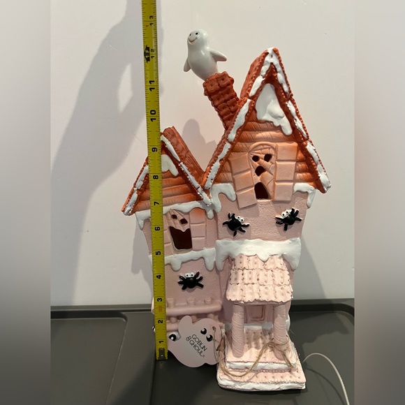 🍁Adorable Globin & Ghoul Pink Light-up Haunted House- NWT - Picture 8 of 8